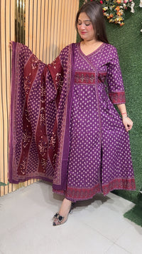 Anarkali suit anghrakha style comes in pure cotton fabric