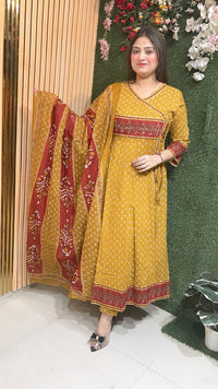 Anarkali suit anghrakha style comes in pure cotton fabric